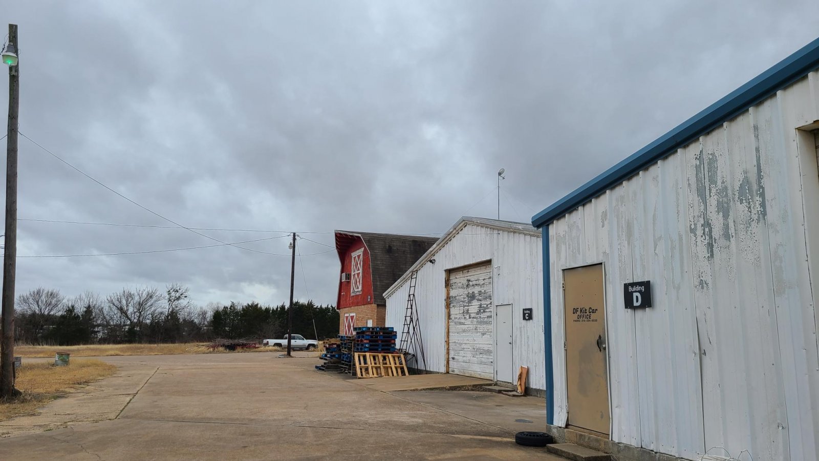 30637