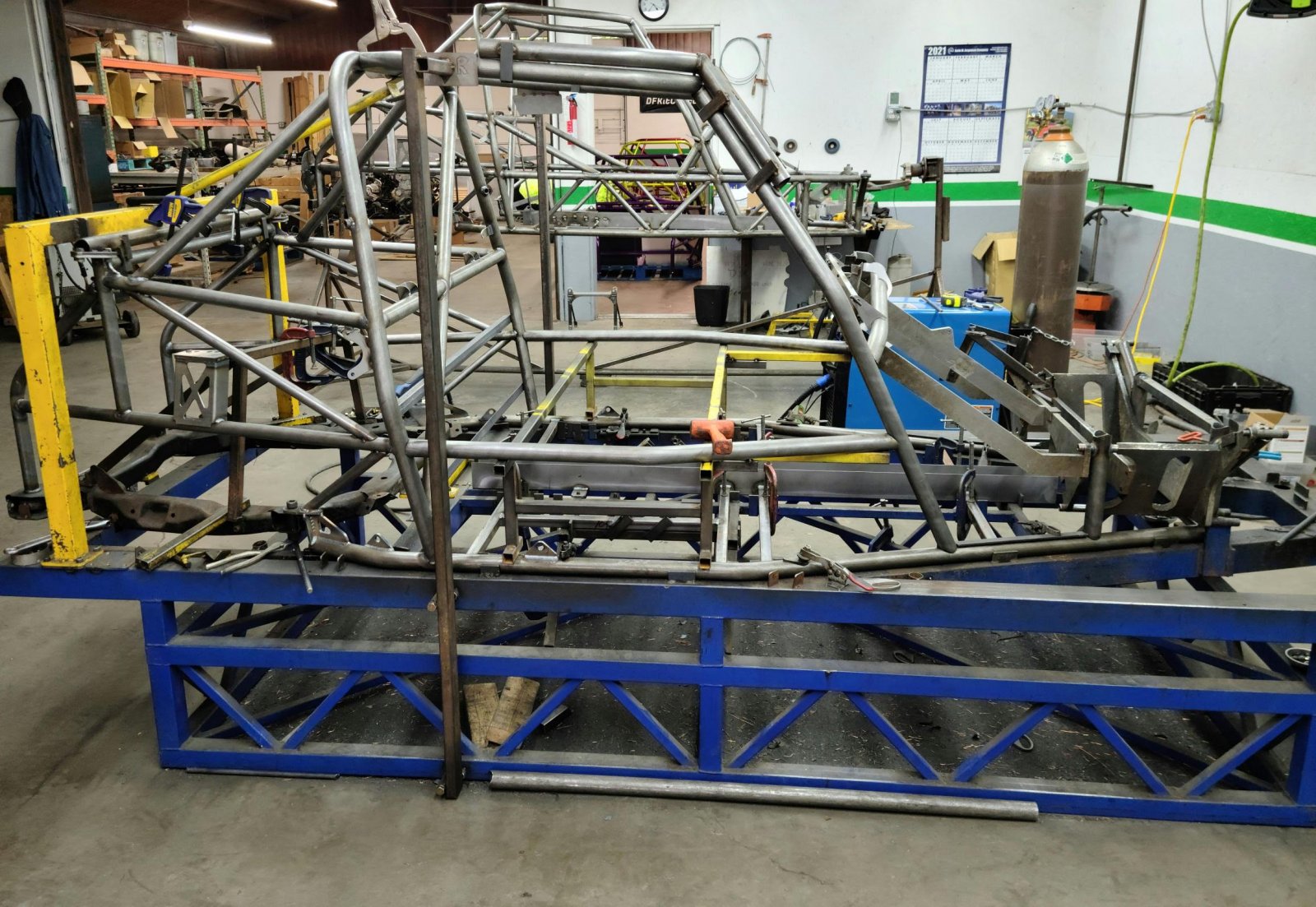 23872