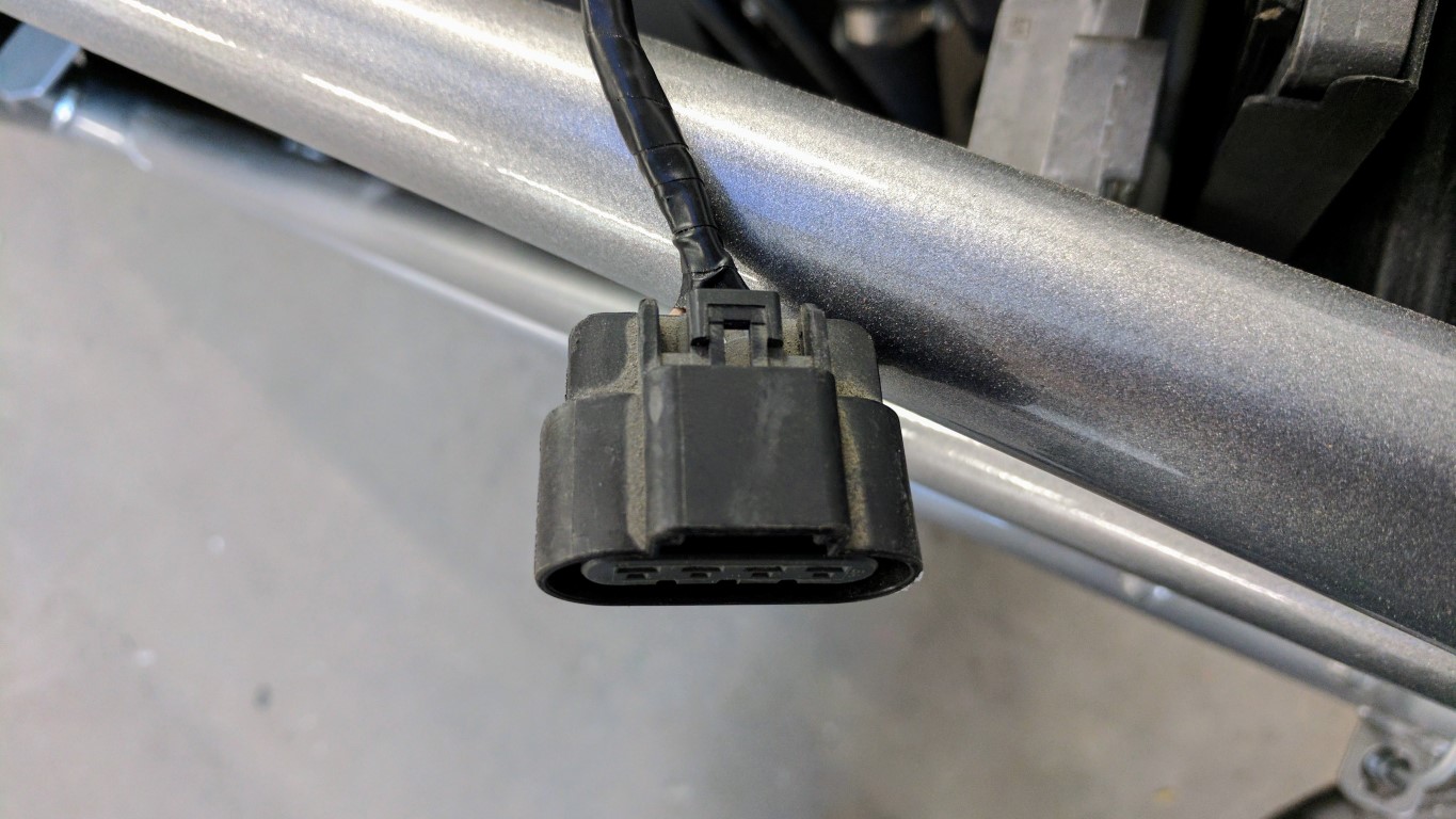 fuel pump connector (Medium).jpg